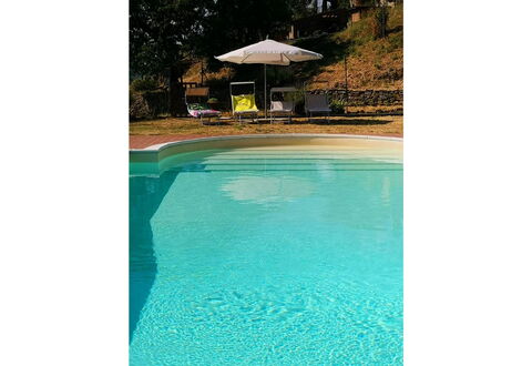 La Casa nel Borgo: Wasser, Azurblau, Rechteck, Regenschirm, Schwimmbad, Gebäude, Schatten, Gartenmöbel, Freizeit, Tönungen Und Schatten