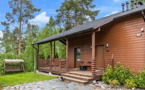 Kanervarinne: Bett, Möbel, Schlafzimmer, Interior Design, Bedding, Bettdecke, Flooring, Holz, Fussboden, Zimmer