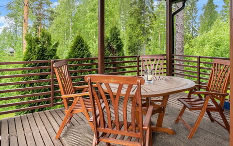 Kanervarinne: Bett, Möbel, Schlafzimmer, Interior Design, Bedding, Bettdecke, Flooring, Holz, Fussboden, Zimmer