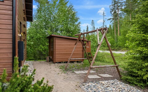 Kanervarinne: Bett, Möbel, Schlafzimmer, Interior Design, Bedding, Bettdecke, Flooring, Holz, Fussboden, Zimmer