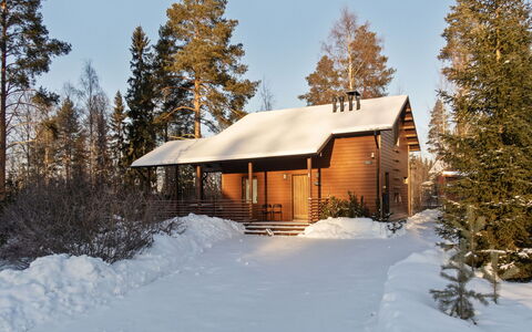 Kanervarinne: Bett, Möbel, Schlafzimmer, Interior Design, Bedding, Bettdecke, Flooring, Holz, Fussboden, Zimmer