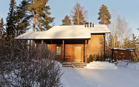 Kanervarinne: Bett, Möbel, Schlafzimmer, Interior Design, Bedding, Bettdecke, Flooring, Holz, Fussboden, Zimmer