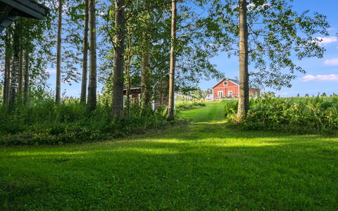 Kekkola: Bett, Möbel, Schlafzimmer, Interior Design, Bedding, Bettdecke, Flooring, Holz, Fussboden, Zimmer