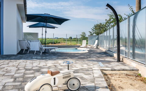 Tra Terra e Cielo: Wolke, Himmel, Rad, Eigentum, Fahrzeug, Autoreifen, Die Architektur, Strassenbelag, Asphalt