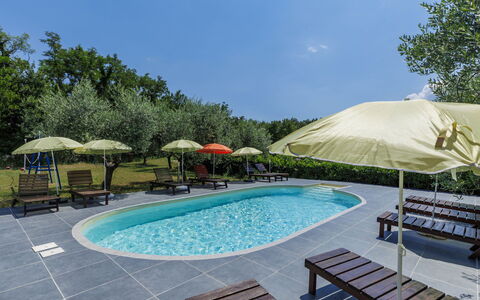 Labin 389: Schwimmbad, Gartenmöbel, Schatten, Garten, Landscaping, Rasen, Garten, Resort, Stuhl, Eco Hotel