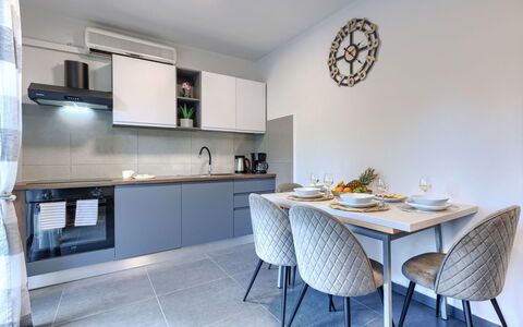 Labin 389: Interior Design, Möbel, Flooring, Decke, Küche, Countertop, Fussboden, Zimmer, Beleuchtung, Cabinetry