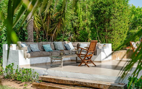 Villa Angelo: Möbel, Gartenmöbel, Stuhl, Schatten, Tisch Im Freien, Garten, Blumentopf, Hartholz, Eco Hotel, Terrasse