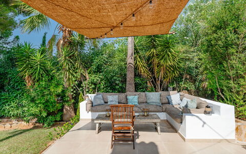 Villa Angelo: Möbel, Gartenmöbel, Schatten, Stuhl, Garten, Eco Hotel, Outdoor Struktur, Hinterhof, Landscaping, Garten