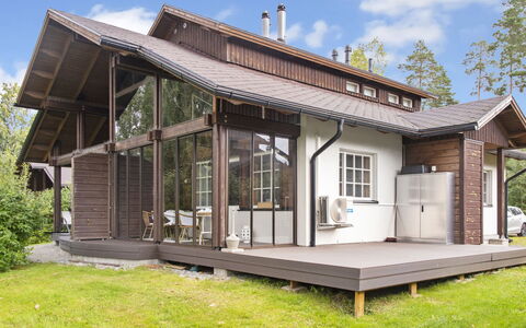 Tahkon Klubitie 6 a: Bett, Möbel, Schlafzimmer, Interior Design, Bedding, Bettdecke, Flooring, Holz, Fussboden, Zimmer