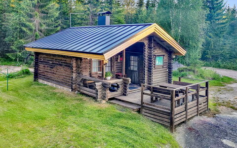 Ainola: Bett, Möbel, Schlafzimmer, Interior Design, Bedding, Bettdecke, Flooring, Holz, Fussboden, Zimmer