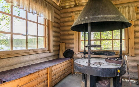 Ainola: Bett, Möbel, Schlafzimmer, Interior Design, Bedding, Bettdecke, Flooring, Holz, Fussboden, Zimmer