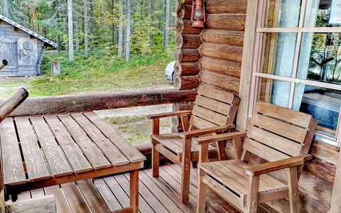 Osmola: Bett, Möbel, Schlafzimmer, Interior Design, Bedding, Bettdecke, Flooring, Holz, Fussboden, Zimmer