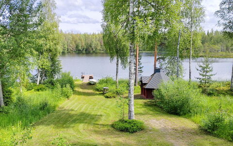 Osmola: Bett, Möbel, Schlafzimmer, Interior Design, Bedding, Bettdecke, Flooring, Holz, Fussboden, Zimmer