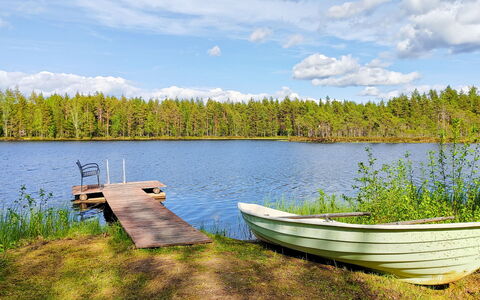 Osmola: Bett, Möbel, Schlafzimmer, Interior Design, Bedding, Bettdecke, Flooring, Holz, Fussboden, Zimmer