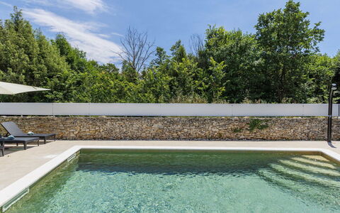 Marija: Schwimmbad, Verbundwerkstoff, Garten, Schatten, Landscaping, Water Feature, Design, Hinterhof, Daylighting, Resort
