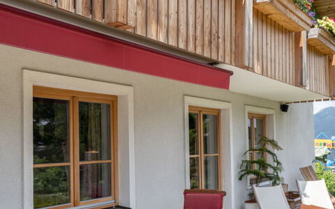 Katschberg 8: Gebäude, Eigentum, Möbel, Fenster, Pflanze, Tabelle, Stuhl, Holz, Interior Design, Beleuchtung