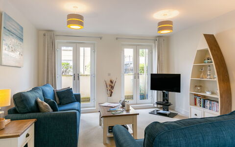 The Saltings: Möbel, Couch, Eigentum, Tabelle, Komfort, Interior Design, Wohnzimmer, Fussboden, Fenster, Studio Couch