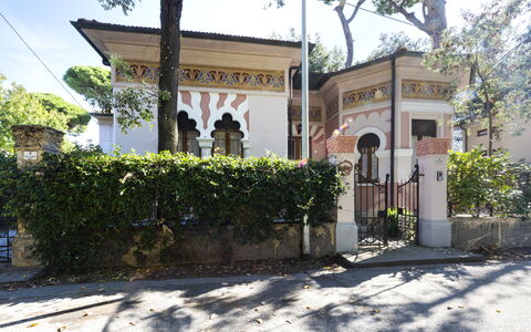 Villa Marconi: Pflanze, Eigentum, Himmel, Baum, Wand, Fassade, Freizeit, Gebäude, Stadt, Anbetungsstätte