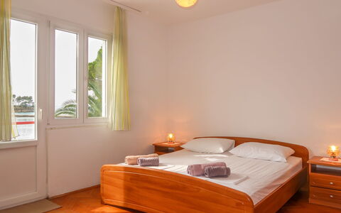 Koka: Eigentum, Möbel, Licht, Komfort, Fenster, Holz, Beleuchtung, Gebäude, Textil, Orange