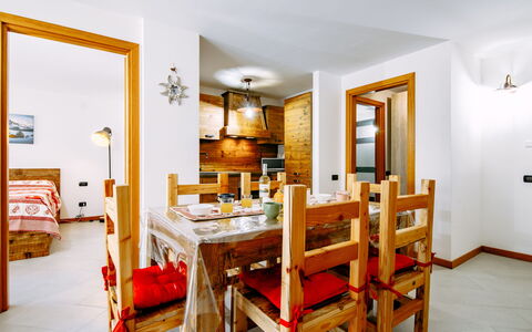 Canazei 430: Möbel, Tabelle, Bilderrahmen, Holz, Gebäude, Orange, Interior Design, Fussboden, Haus, Flooring
