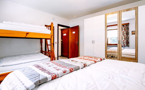 Canazei 440: Eigentum, Möbel, Gebäude, Komfort, Fenster, Bettrahmen, Holz, Interior Design, Haus