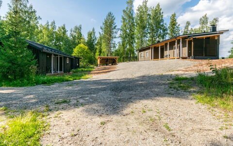 Hot Pool Cottage Kesäranta: Bett, Möbel, Schlafzimmer, Interior Design, Bedding, Bettdecke, Flooring, Holz, Fussboden, Zimmer