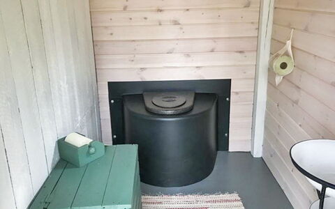 Hot Pool Cottage Kesäranta: Bett, Möbel, Schlafzimmer, Interior Design, Bedding, Bettdecke, Flooring, Holz, Fussboden, Zimmer
