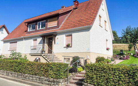 Am Meintetal: Gebäude, Wand, Haus, Fenster, Wohngebiet, Zuhause, Dach, Fassade, Strauch