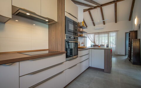 Artatore: Cabinetry, Eigentum, Gebäude, Countertop, Holz, Küche, Interior Design, Flooring, Fussboden, Küchengerät