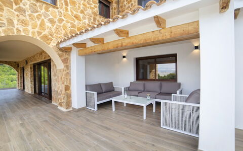 Mucho: Eigentum, Fenster, Gebäude, Holz, Interior Design, Schatten, Fussboden, Flooring, Wohnzimmer, Couch