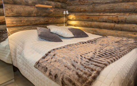 Salmikangas F1: Holz, Hartholz, Holzbeize, Schlafzimmer, Linens, Natürliches Material, Planke, Holzboden, Bedding, Bett