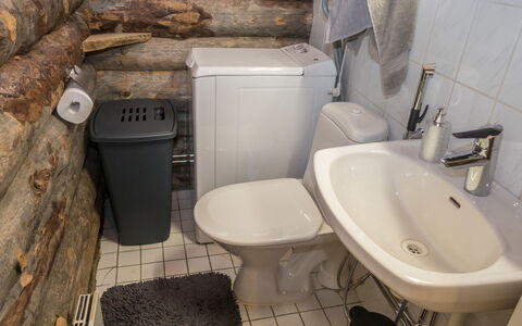 Salmikangas F1: Toilleten Sitz, Armatur, Flooring, Toilette, Fussboden, Installation, Zimmer, Badezimmer, Sinken, Zapfhahn