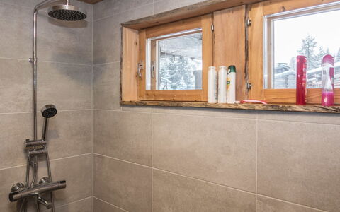 Salmikangas F1: Wand, Flooring, Fussboden, Armatur, Interior Design, Decke, Installation, Badezimmer, Zimmer, Fliese