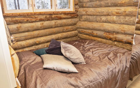 Salmikangas F2: Holz, Schlafzimmer, Linens, Braun, Bettdecke, Bedding, Fussboden, Bett, Holzbeize, Zimmer