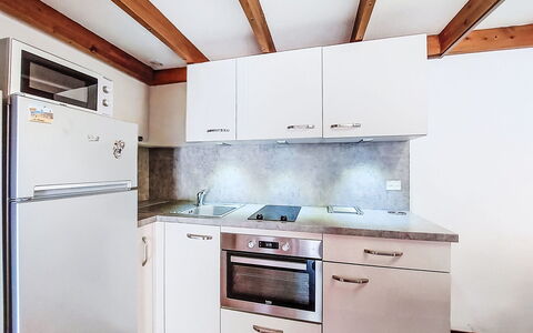 Les Mathes 220: Küche, Major Appliance, Flooring, Küchengerät, Holz, Möbel, Countertop, Interior Design, Cabinetry, Fussboden