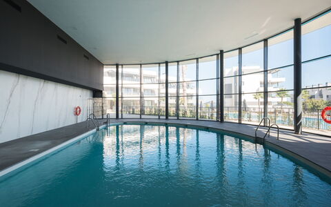 Calma Blanca: Wasser, Gebäude, Schwimmbad, Himmel, Fenster, Freizeit, Eigentumswohnung, Schatten, Erholung, Haus