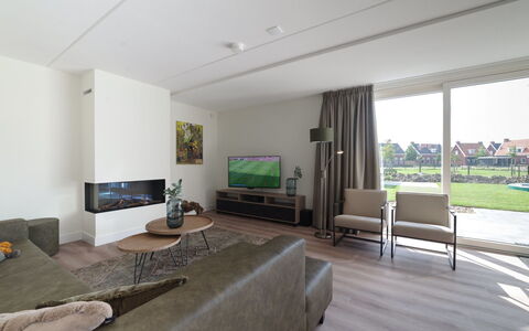 Ganuenta: Eigentum, Couch, Komfort, Pflanze, Holz, Interior Design, Tabelle, Flooring, Schatten, Fussboden