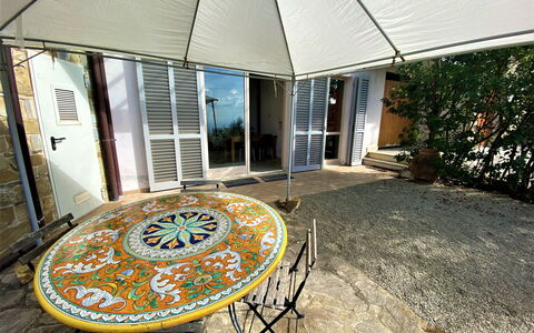 Casa Chiara: Möbel, Eigentum, Tabelle, Stuhl, Gebäude, Pflanze, Schatten, Holz, Gartenmöbel, Flooring