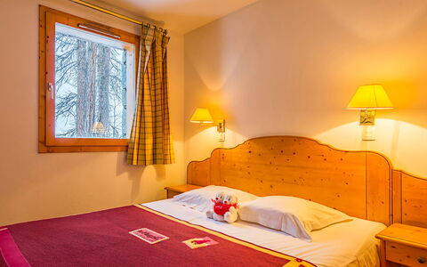 La Plagne 647: Eigentum, Möbel, Komfort, Holz, Interior Design, Textil, Beleuchtung, Fenster, Schatten, Die Architektur