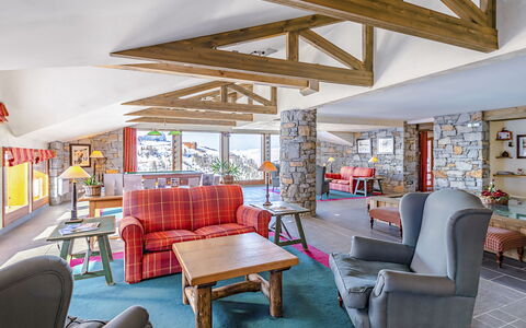 La Plagne 647: Möbel, Eigentum, Tabelle, Couch, Wohnzimmer, Interior Design, Komfort, Die Architektur, Fussboden, Holz
