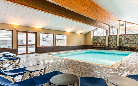Valloire 651: Wasser, Eigentum, Möbel, Schwimmbad, Interior Design, Stuhl, Die Architektur, Tabelle, Flooring, Fussboden