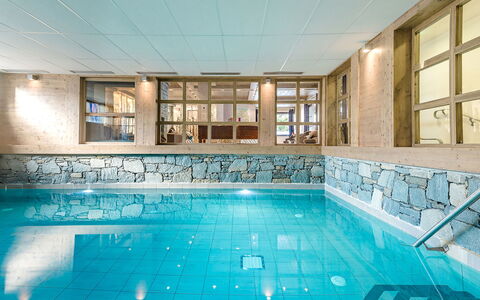 Les Gets 651: Wasser, Eigentum, Schwimmbad, Fenster, Interior Design, Fussboden, Flooring, Freizeit, Grundeigentum, Glas