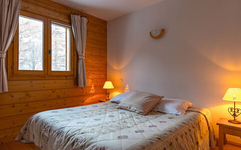 Serre Chevalier 651: Möbel, Eigentum, Gebäude, Fenster, Komfort, Lampe, Holz, Textil, Beleuchtung