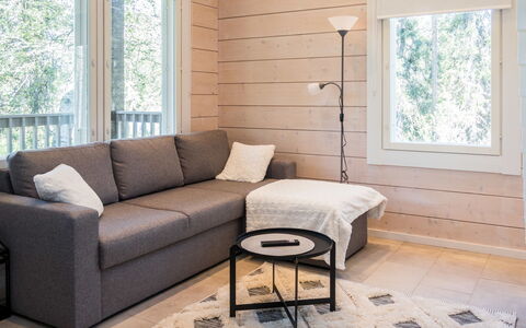 Kitkanvee 2: Möbel, Flooring, Holzboden, Fussboden, Holz, Interior Design, Wohnzimmer, Laminatboden, Couch, Tabelle