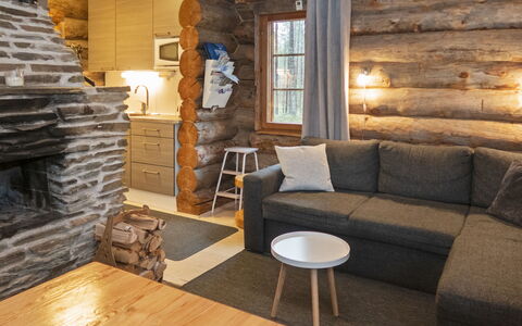 Hakojärven Kelomajat 2: Holz, Flooring, Interior Design, Decke, Fussboden, Möbel, Zimmer, Holzbeize, Hartholz, Blockhaus