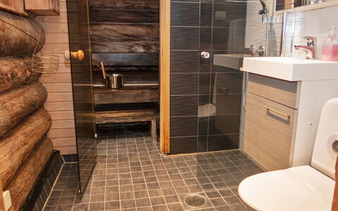 Hakojärven Kelomajat 2: Flooring, Holz, Fussboden, Interior Design, Armatur, Badezimmer, Fliese, Installation, Verbundwerkstoff, Toilette