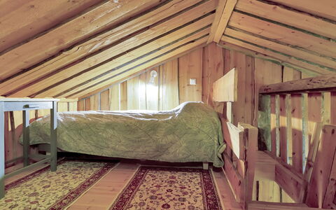 Luppokero 1: Fussboden, Flooring, Holz, Schlafzimmer, Decke, Möbel, Interior Design, Bett, Zimmer, Dachboden
