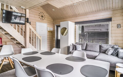 Himoksen Keiju 1: Bett, Möbel, Schlafzimmer, Interior Design, Bedding, Bettdecke, Flooring, Holz, Fussboden, Zimmer