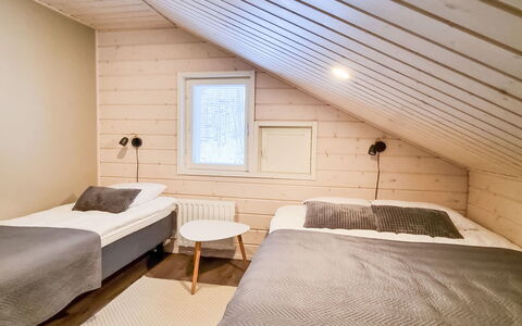 Himoksen Keiju 1: Bett, Möbel, Schlafzimmer, Interior Design, Bedding, Bettdecke, Flooring, Holz, Fussboden, Zimmer