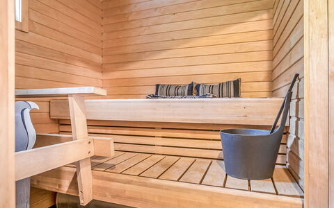 Himoksen Keiju 1: Bett, Möbel, Schlafzimmer, Interior Design, Bedding, Bettdecke, Flooring, Holz, Fussboden, Zimmer
